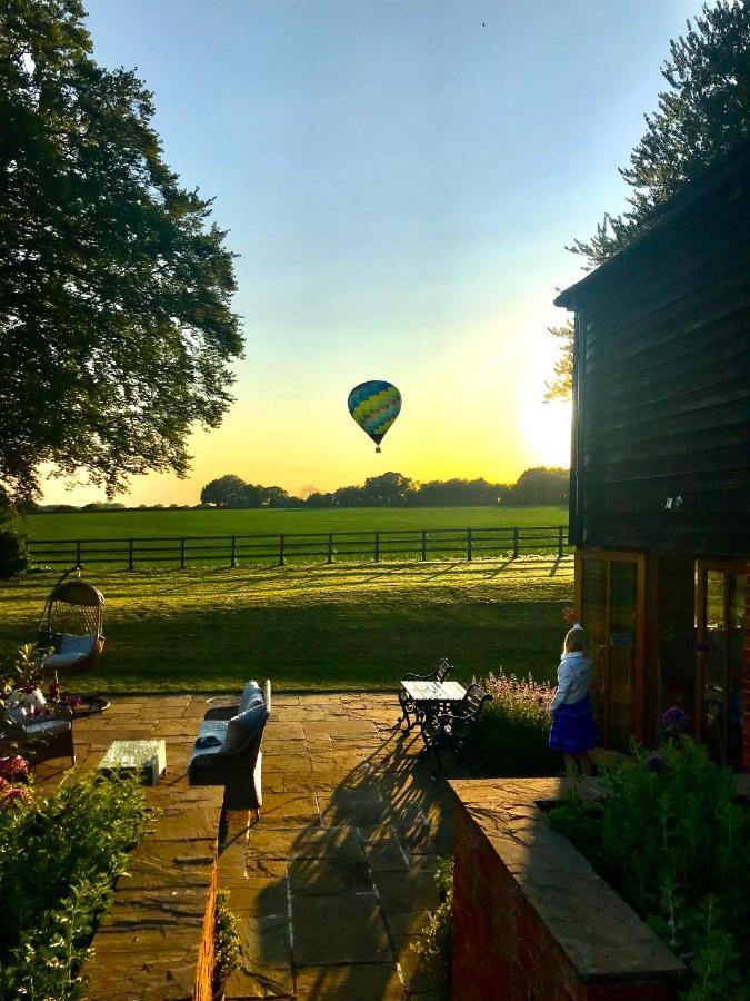 Mulberry Barn Panzió Micheldever Kültér fotó